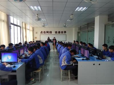 成都石化工業(yè)學校汽修服裝科成功舉辦計算機操作員技能鑒定考試